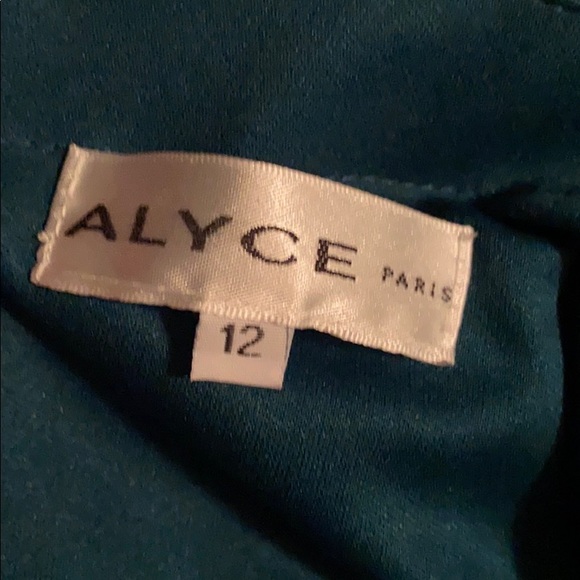 Square-Neck Emerald Green Open-Back Evening Gown - Picture 6 of 6